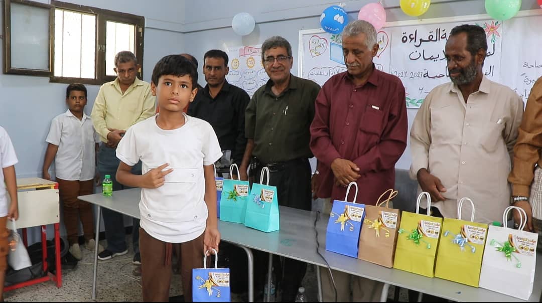 تكرم الطلاب الفائزين في مسابقة القراءة من 1-4 في مدرسة الايمان بمدينة جعار مديرية خنفر