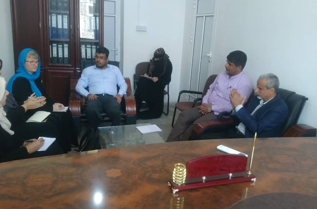 الوكيل الشبحي يناقش مع مديرة البرامج في منظمة صحة الأسرة FHI360