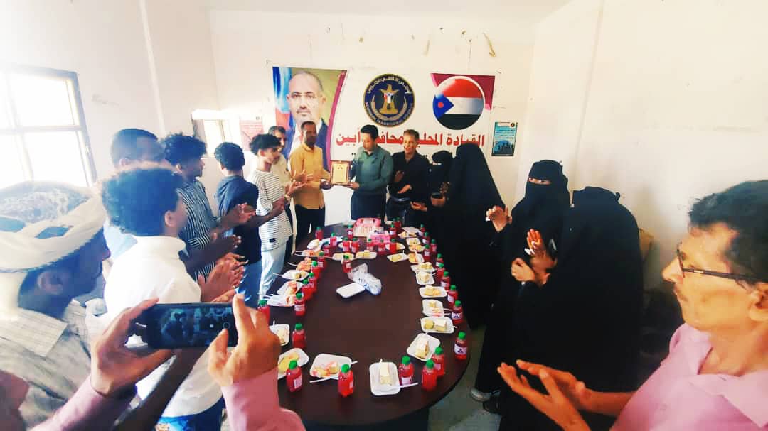 رئيس انتقالي أبين يلتقي بفريق شباب زنجبار التطوعي ويثمن جهودهم التوعوية في المديرية