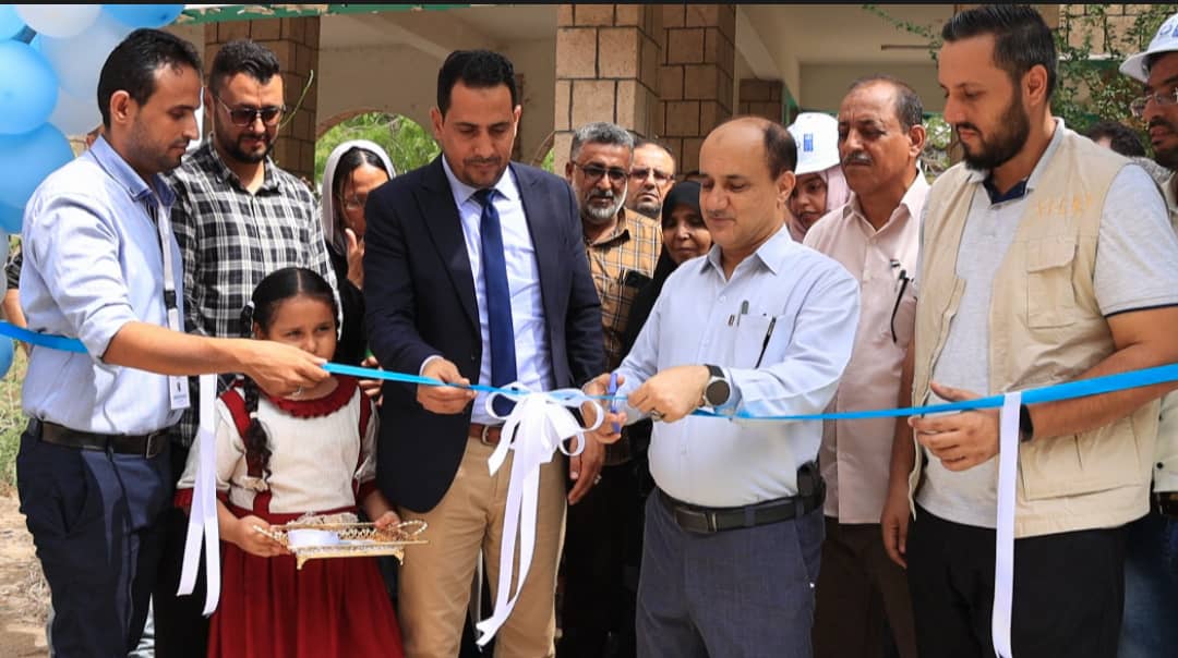 *مدير عام دارسعد يدشن إستلام وتشغيل مشروع تزويد وتركيب منظومات الطاقة الشمسية لعدد ثمان مدارس ومكتب التربية بالمديرية*
