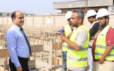 مدير عام دارسعد يتفقد سير العمل ونسبة الإنجاز في مشروع بناء ثانوية سمير راوح بدارسعد