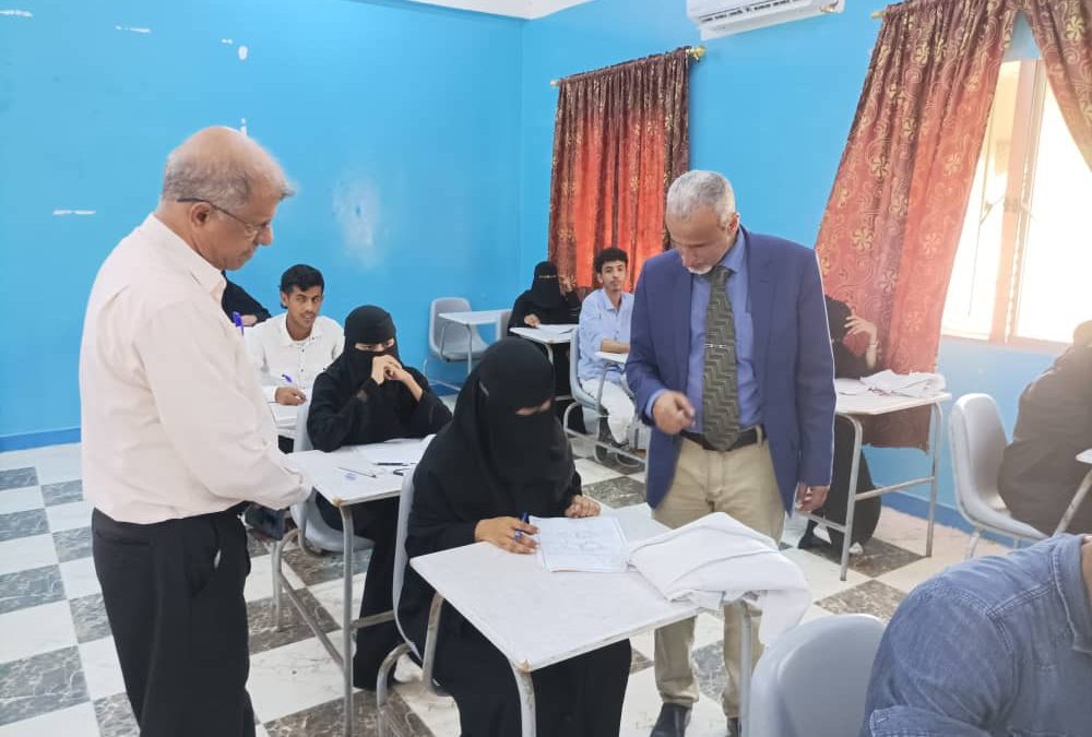 الشبحي ومدير معهد العلوم الصحية بالمكلا يدشنان امتحانات نهاية الفصل الدراسي الثاني بمعهد امين ناشر بحضرموت