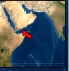 مسلحين على متن قارب يحاولون اقتحام سفينة تجارية في خليج عدن