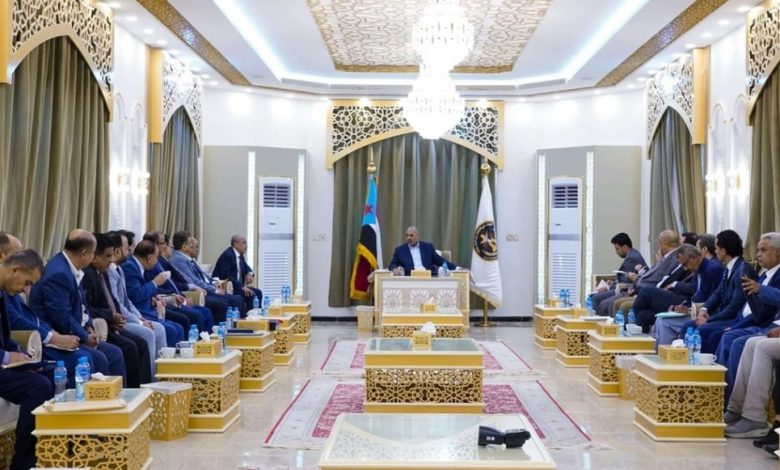 عاجل | الرئيس الزُبيدي يرأس اجتماعا لاستعراض مصفوفة الحلول العاجلة لوقف التدهور الاقتصادي والخدمي