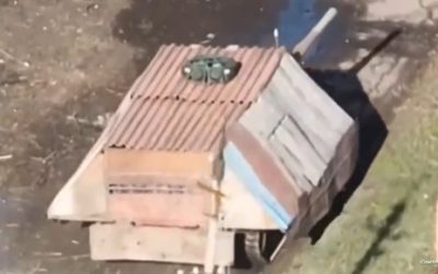 دبابات السلحفاة”.. روسيا تلجأ إلى تكتيك جديد لحماية مدرعاتها بأوكرانيا