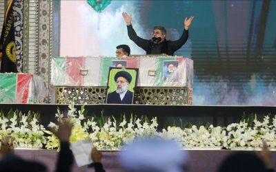 دفن جثمان الرئيس الإيراني الراحل في مشهد