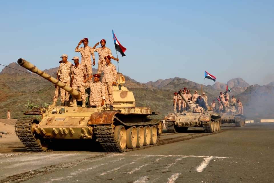 ردفان.. عرض عسكري مهيب بمناسبة تخرج تخرج الدورة العسكرية لأفراد اللواء الخامس دعم وإسناد