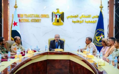 الكثيري يلتقي عدداً من ضباط النخبة الحضرمية المنخرطين في معهد تدريب وتأهيل القادة بالعاصمة عدن