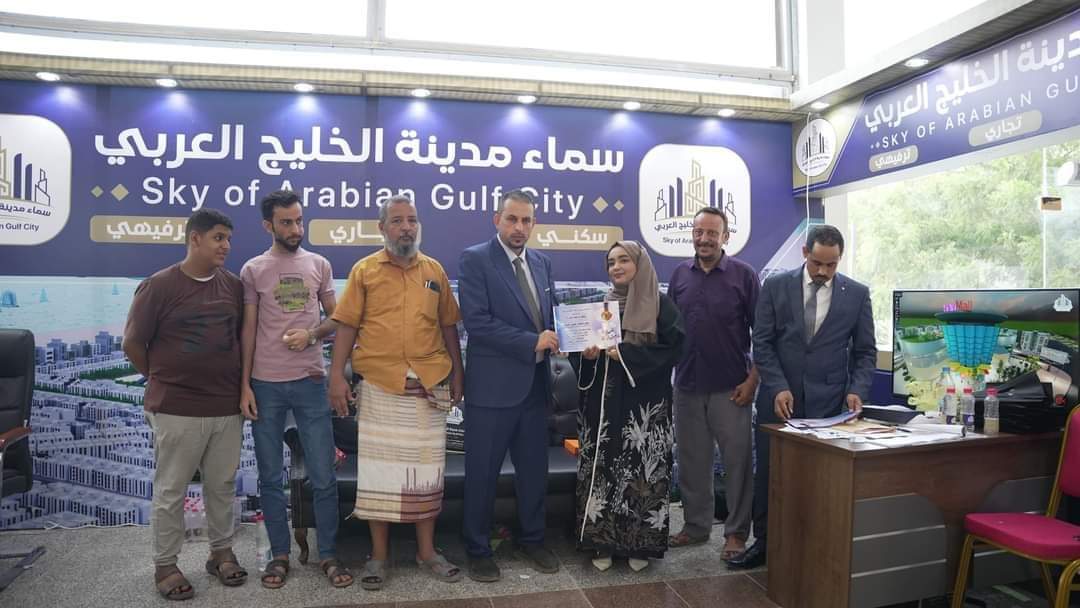 نقابتا المصورين العرب والمهندسين اليمنيين يكرمان الفريق الهندسي لمدينة الخليج العربي