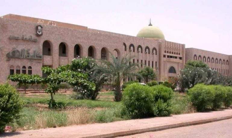 عميد كلية الحقوق بجامعة عدن يرفض تنفيذ حكم قضائي