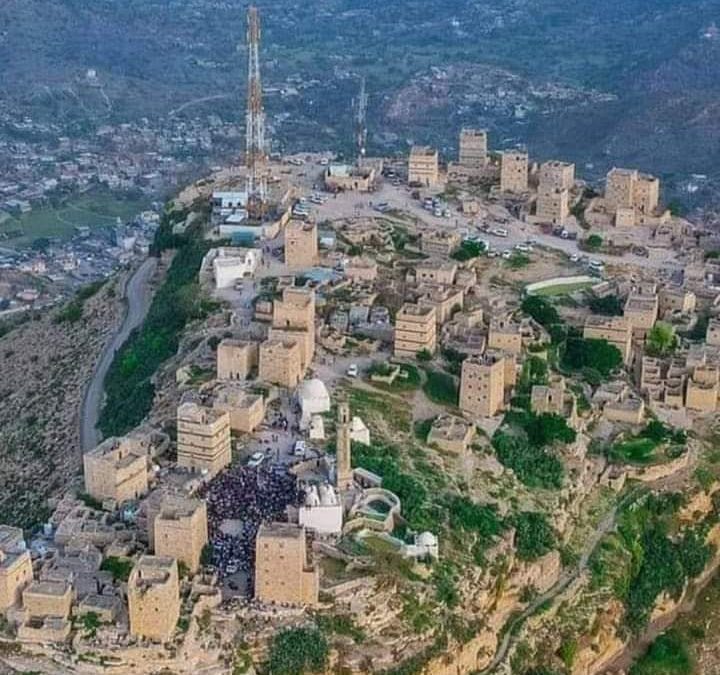 أبناء شعب العرمي بيافع رصد يبادرون بالتبرع بمبلغ 150 ألف ريال سعودي لترميم قلعة القارة التاريخية