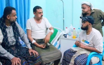 السيد والشنيني يطمئنان على صحة القيادي سمير مهلب ومرافقه عقب تعرضهما لتفجير إرهابي