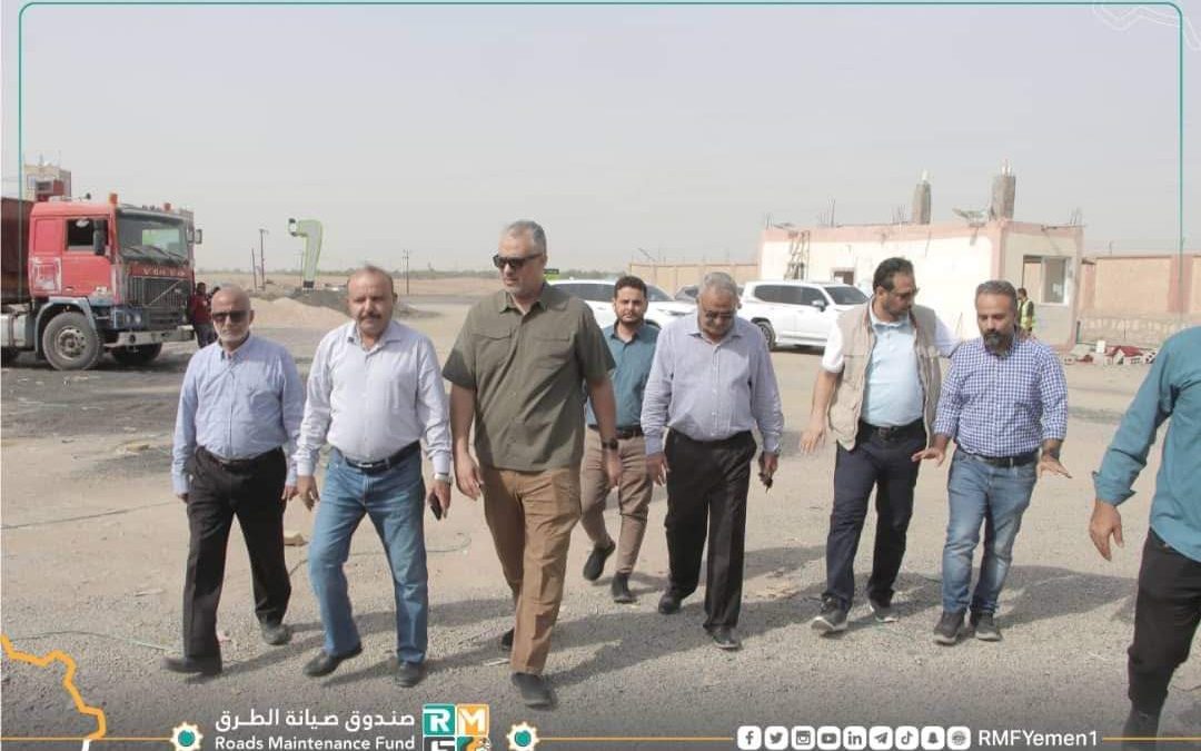 لحج..رئيس صندوق صيانة الطرق يتفقد مجريات الأعمال في محطة الوزن المحوري بالحسيني