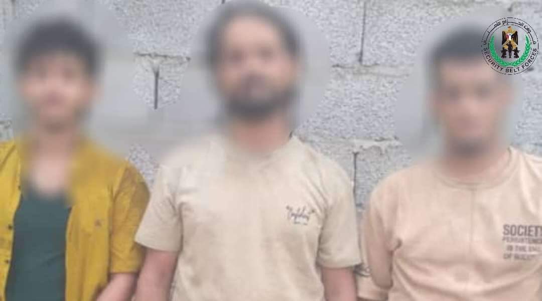 حزام لحج يلقي القبض على متعاطين لمادة الحشيش المخدر