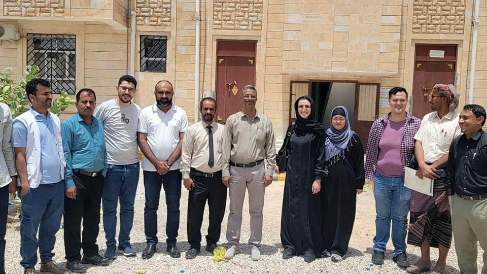 وكيل وزارة المياه والبيئة وفريق أطباء بلا حدود يتفقدون عددا من المنشاءات الصحية في عتق