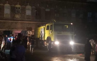 إنهيار مبنى سكني مكون من 3 طوابق في كريتر على رؤوس قاطنيه