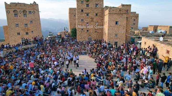 جموع غفيرة تشارك في مهرجان القارة للتراث بيافع رصد