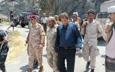 محافظ ابين وقائد المنطقة العسكرية الرابعة يتفقدان الأبطال المرابطين في جبهة ثرة