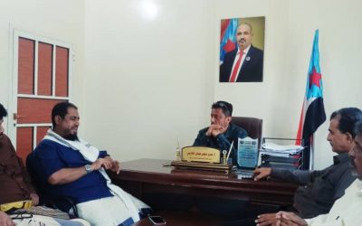 رئيس انتقالي أبين يناقش مع مدير الإعلام بالمحافظة ومديري زنجبار وخنفر تداعيات مواجهة وباء الكوليرا في المحافظة