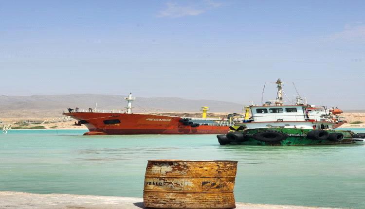 نجاح عملية إنقاذ سفينة الديزل PEGASUS الجانحة في ميناء نشطون بمحافظة المهرة