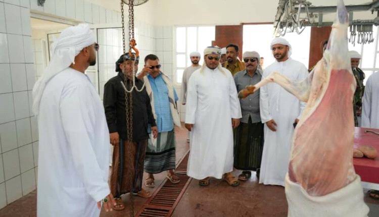 محافظ أرخبيل سقطرى يدشن توزيع أضاحي عيد الأضحى لأهالي الأرخبيل