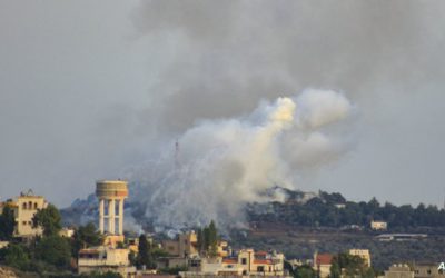 حزب الله يعلن إطلاق وابل من الصواريخ.. وإسرائيل ترد بقصف مدفعي