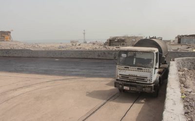 العاصمة عدن… البدء في رش مادة الMC لطريق راس مربط والجسر الرابط بالتواهي تجهيزاً لسفلتته