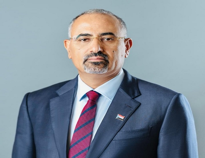 الرئيس القائد الزُبيدي يصدر قرارا بالمصادقة على اللائحة الداخلية لمنسقيات المجلس في الجامعات والمعاهد