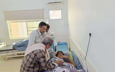 رئيس تنفيذية انتقالي أبين يطمئن على صحة الفنان عوض أحمد