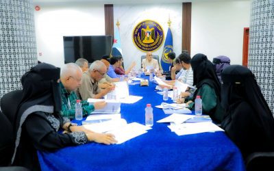 الأمانة العامة تناقش مستوى الانضباط الوظيفي وتقرير الأداء التنظيمي لدوائرها