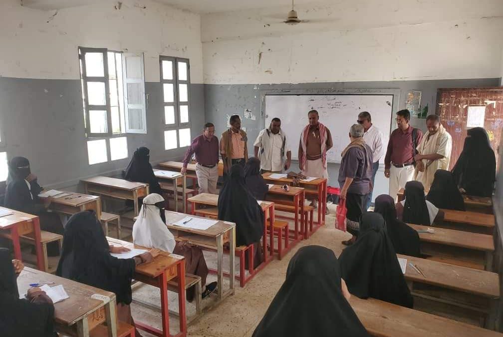 قيادات في الإنتقالي  تتفقد سير الامتحانات في ثانوية باتيس بخنفر