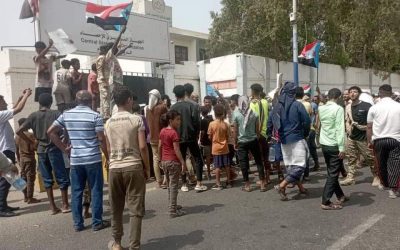 أهالي التواهي يجددون مطالبتهم بإقالة مدير عام المديرية