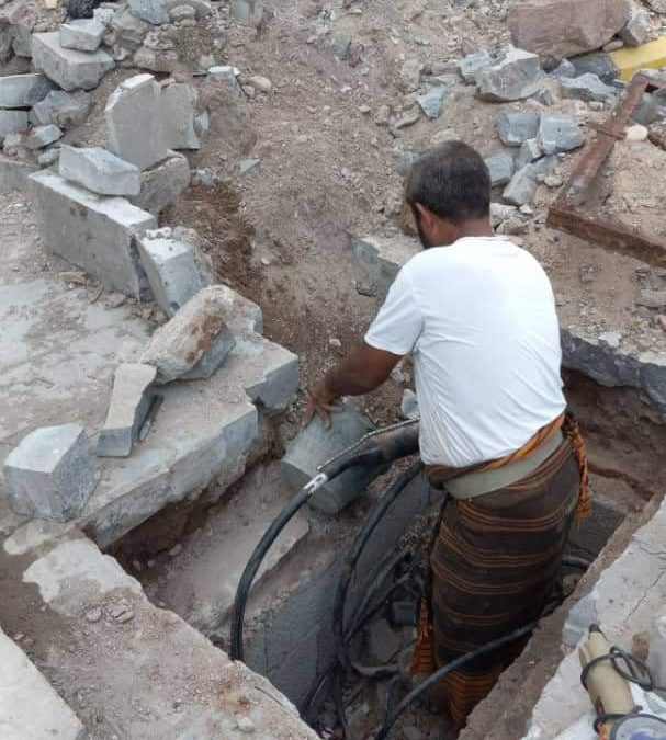 اتصالات المعلا تدشن حملة اصلاح أغطية مناهل الكيبلات في شوارع المديرية