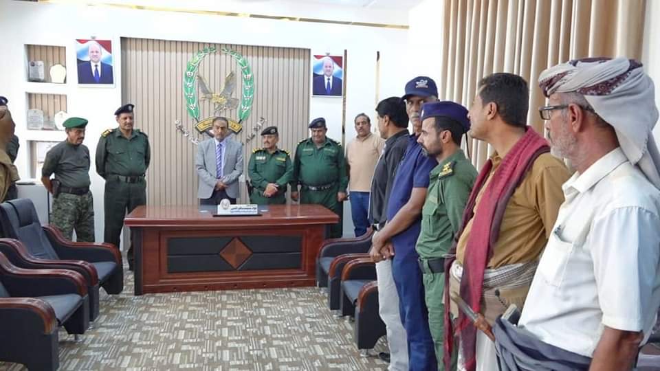 تكريم رئيس وأعضاء فريق البحث الجنائي بشبوة، لاكتشافهم ملابسات جريمة مقتل المواطن الحداد بمنطقة خورة