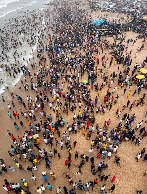 أجواء سواحل مدينة المكلا الصباحية في اليوم الخامس من موسم نجم البلدة
