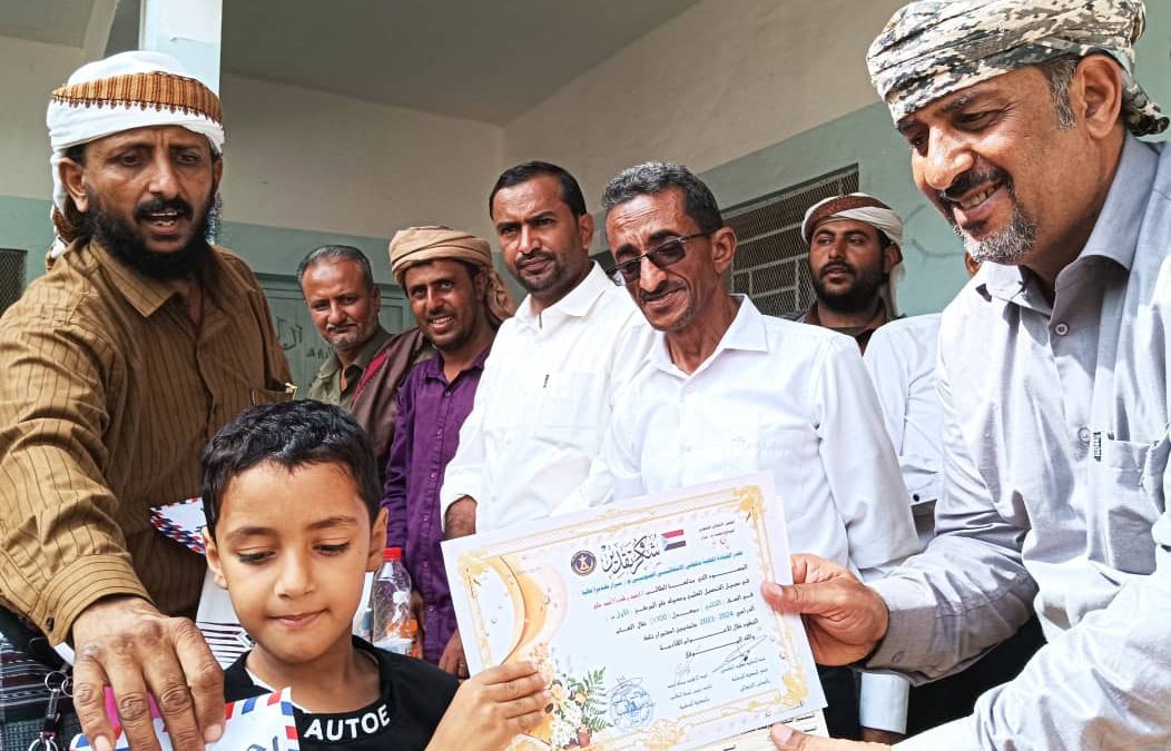 بحفل بهيج تكريم اوائل الطلاب بمدرسة الشهيد محمد عبد عبدالله بسرار-يافع