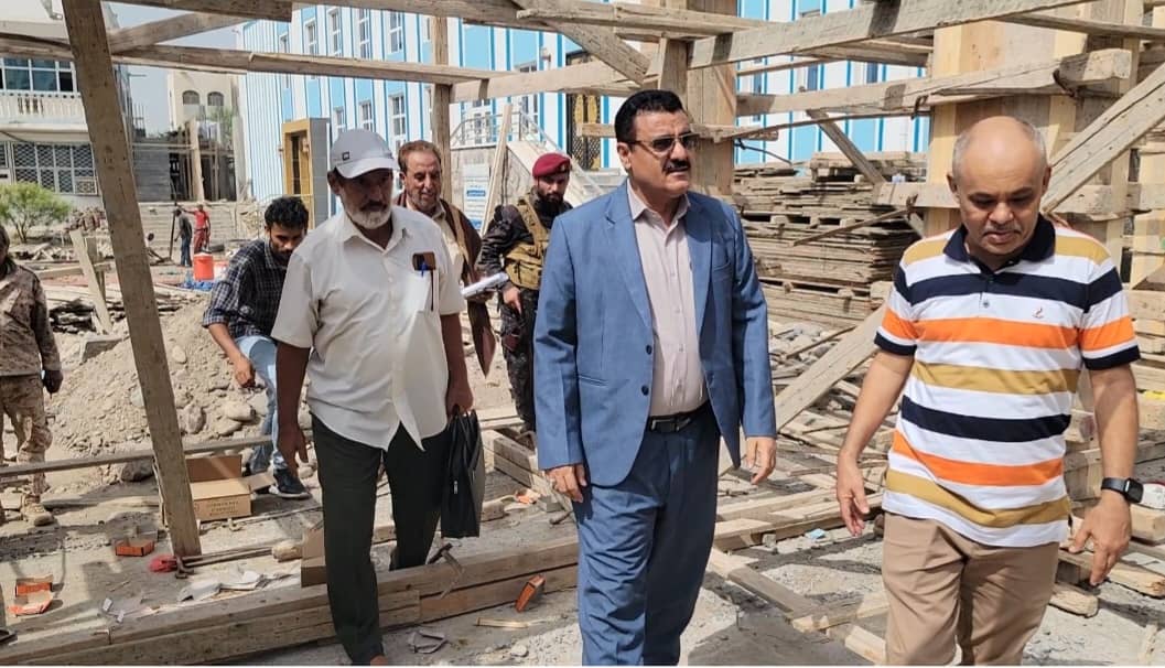 برعاية وزير الدولة – محافظ العاصمة عدن – أحمد حامد لملس.. مدير عام المنصورة يتفقد الأعمال الإنشائية بمشروع مبنى الأحوال المدنية