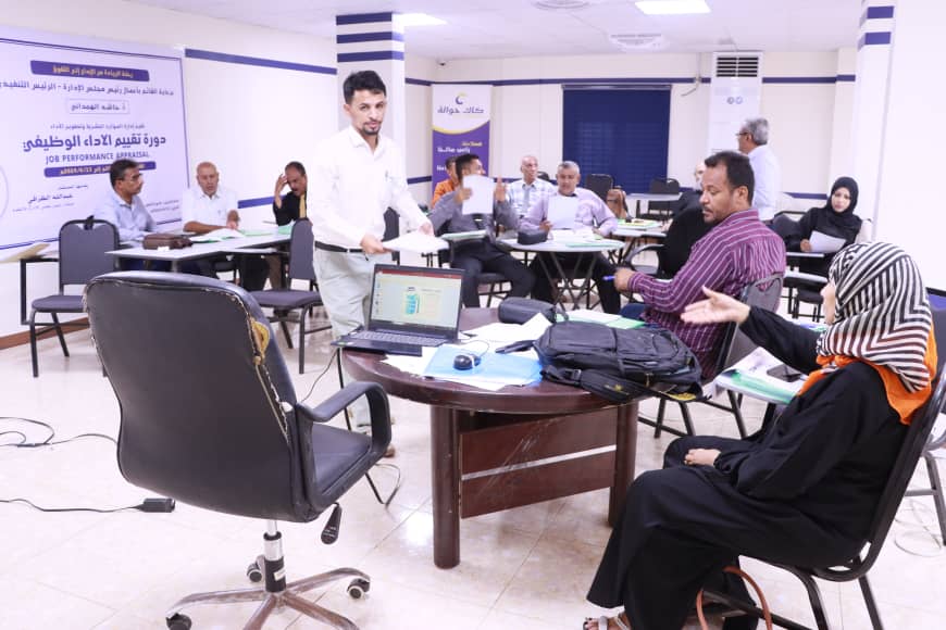 اختتام دورة تقيم الاداء الوظيفي لمدراء وادارات الفروع في «كاك بنك»