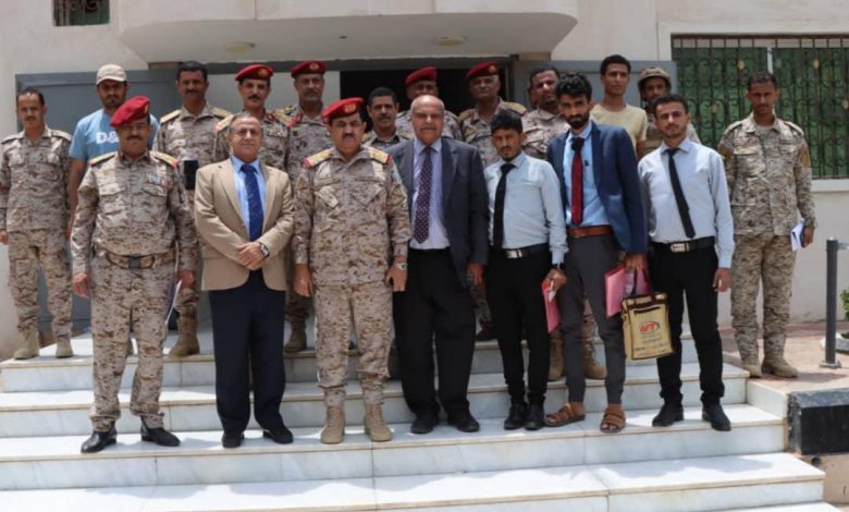 وزارة الدفاع تتبنى ثلاث منح دراسية لطلاب من كلية الهندسة بجامعة عدن