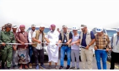 السلطة المحلية بلحج تدشن مشروع تأهيل الطريق الأسفلتي وصيانة جسر خور عميرة 