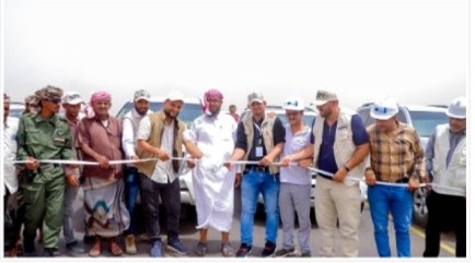السلطة المحلية بلحج تدشن مشروع تأهيل الطريق الأسفلتي وصيانة جسر خور عميرة 