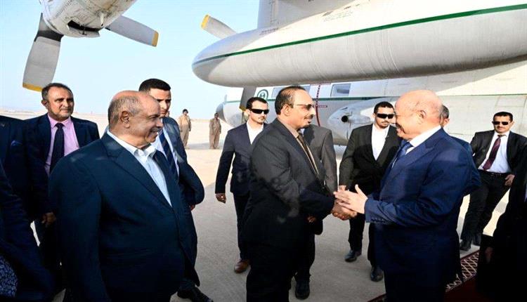 رئيس مجلس القيادة الرئاسي يصل حضرموت