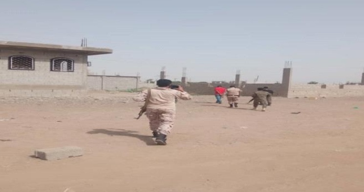 زوج يُعيد تمثيل جريمة تعذيب زوجته بشكل وحشي في لحج