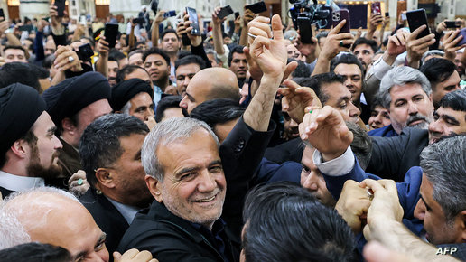 الرئيس الإيراني الجديد يؤدي اليمين أمام مجلس الشورى مطلع أغسطس