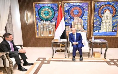 خلال لقاء السفير الأمريكي .. العليمي يشدد على التسريع باجراءات نقل مقرات المنظمات الدولية إلى عدن
