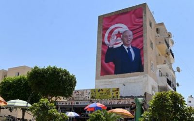 الرئيس التونسي يقيل رئيس الوزراء أحمد الحشاني