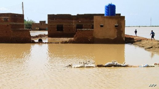 فيضانات تجرف منازل وطرق.. “كارثة إنسانية” بشمال السودان