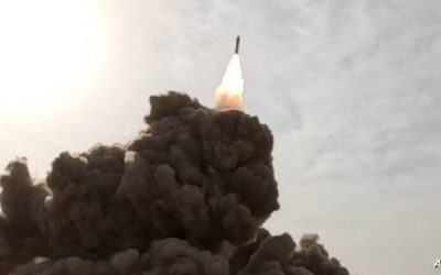 “سنتكوم” تدمر قاذفة صواريخ حوثية.. والإبلاغ عن انفجارات قرب سفن شحن