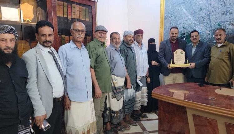 مجلس الآباء بمدرسة “الشهيد أبو اليمامة” تكرم مدير عام المنصورة “أحمد الداؤودي”