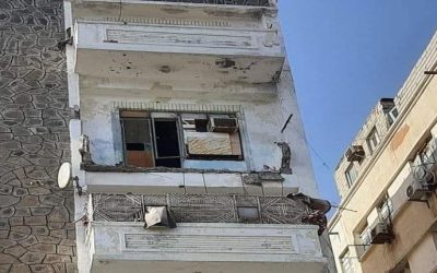 انباء عن ضحايا جراء إنهيار بلكونة عمارة في المعلا بعدن